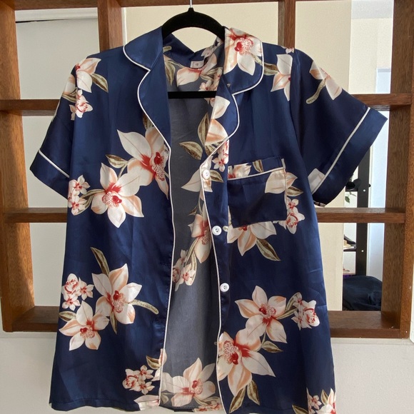 Cute silky set for studying or lounging - Picture 2 of 3